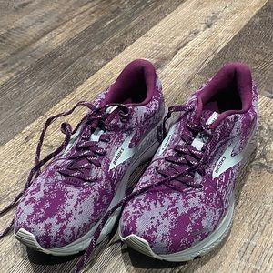 Brooks Adrenaline size 7